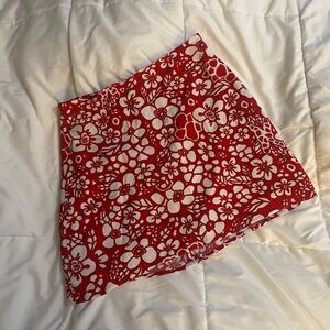 ARITZIA: Sunday Best Floral Hawaiian Skirt “mini bobbi” ❤️ 🤍
